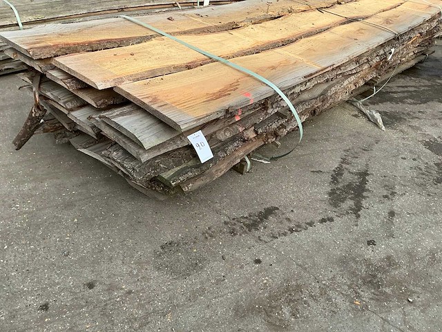 Partij gezaagde boomstamplanken - afbeelding 3 van  4