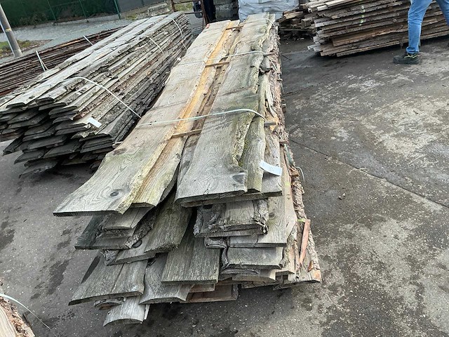 Partij gezaagde boomstamplanken - afbeelding 4 van  5