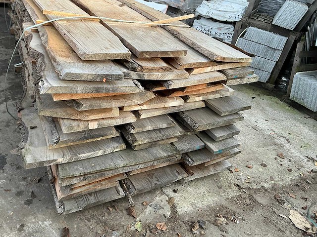 Partij gezaagde boomstamplanken - afbeelding 4 van  5