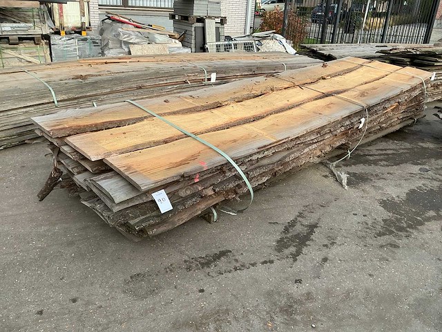 Partij gezaagde boomstamplanken - afbeelding 2 van  4