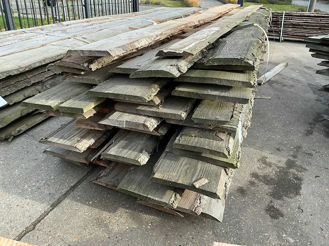 Partij gezaagde boomstamplanken - afbeelding 4 van  4