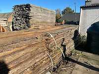 Partij gezaagde boomstamplanken - afbeelding 1 van  5