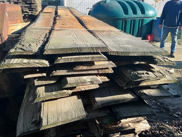 Partij gezaagde boomstamplanken - afbeelding 2 van  5