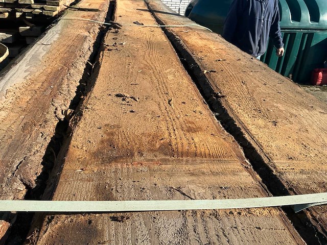 Partij gezaagde boomstamplanken - afbeelding 5 van  5