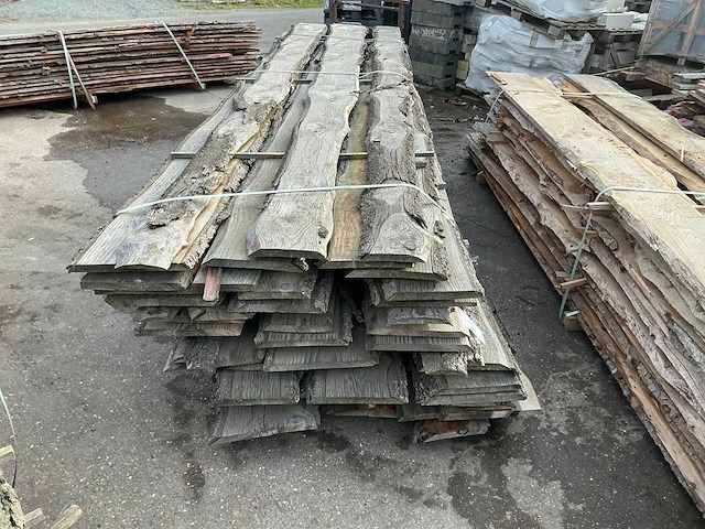 Partij gezaagde boomstamplanken - afbeelding 3 van  4