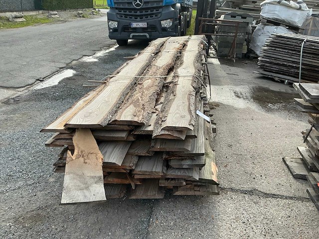Partij gezaagde boomstamplanken - afbeelding 2 van  4