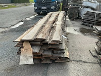 Partij gezaagde boomstamplanken - afbeelding 2 van  4