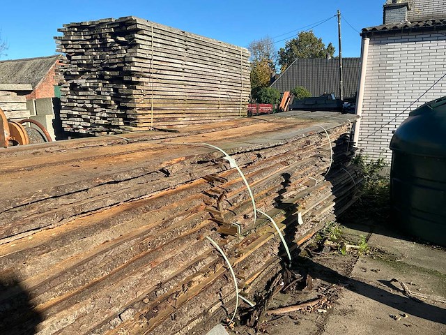 Partij gezaagde boomstamplanken - afbeelding 1 van  5