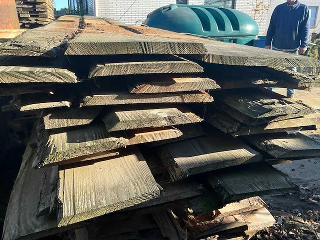 Partij gezaagde boomstamplanken - afbeelding 4 van  5