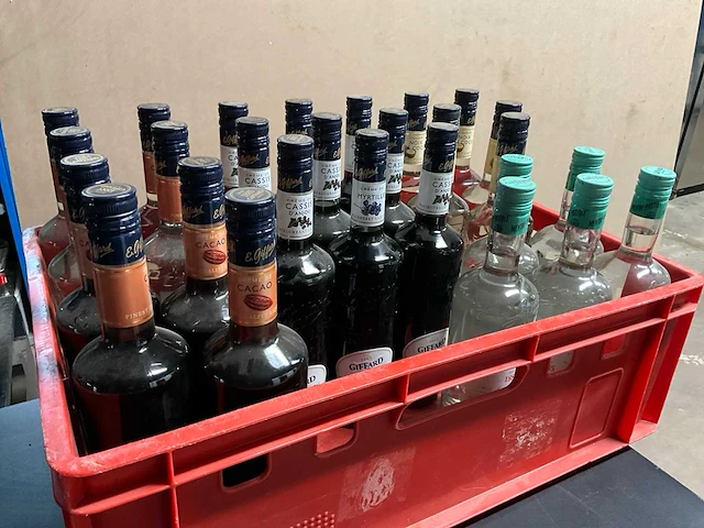 Partij giffard likeur 27 flessen - afbeelding 2 van  2