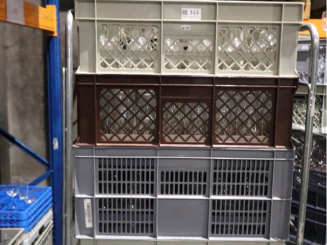 Partij glazen op kar - afbeelding 3 van  4