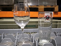 Partij glazen op kar - afbeelding 1 van  4