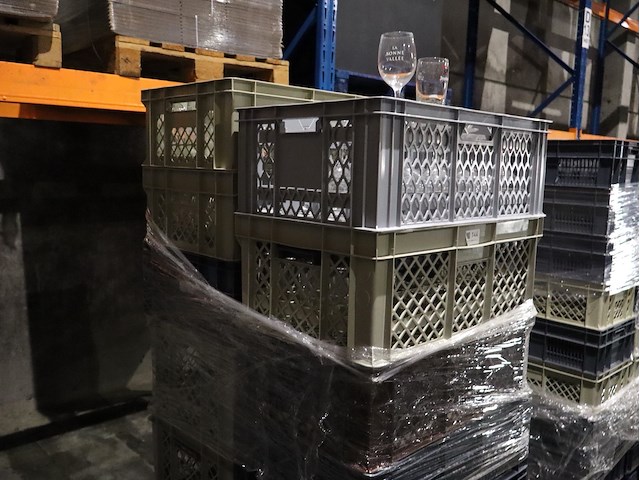 Partij glazen op kar - afbeelding 3 van  4