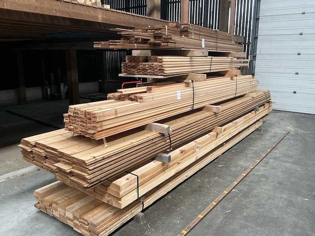 Partij grenen en ceder hout - afbeelding 2 van  6