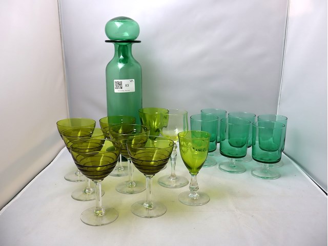 Partij groen glaswerk - afbeelding 1 van  5