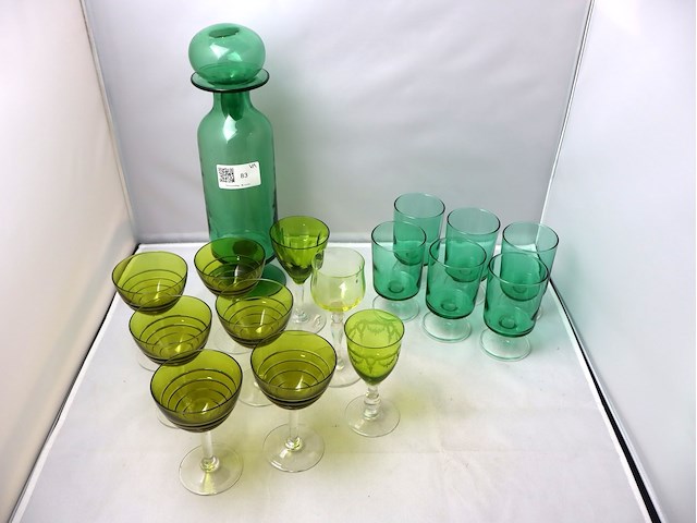 Partij groen glaswerk - afbeelding 2 van  5