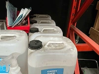 Partij handalcohol en mondmaskers - afbeelding 3 van  4