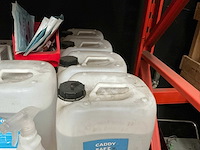 Partij handalcohol en mondmaskers - afbeelding 3 van  4