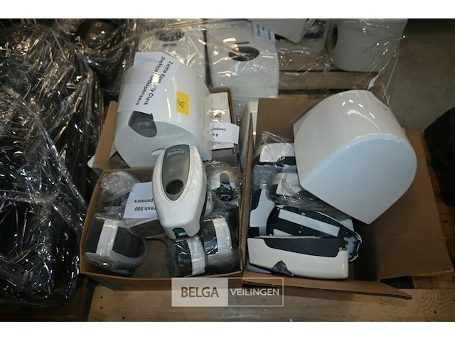 Partij handdoekroldispensers + zeepdispensers - afbeelding 8 van  8