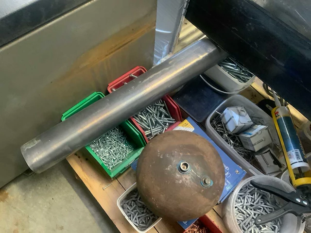 Partij handgereedschap en bevestigingsmaterialen - afbeelding 2 van  11