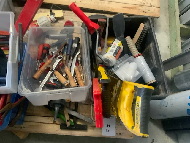 Partij handgereedschap en bevestigingsmaterialen - afbeelding 4 van  11