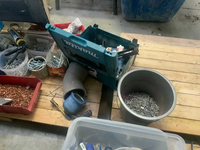 Partij handgereedschap en bevestigingsmaterialen - afbeelding 8 van  11