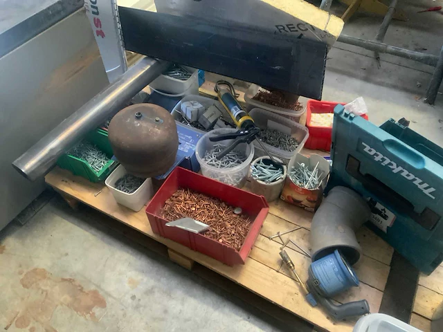 Partij handgereedschap en bevestigingsmaterialen - afbeelding 9 van  11