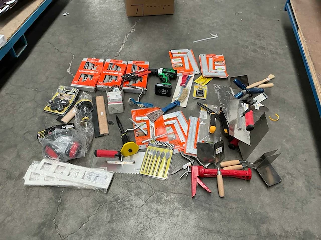 Partij handgereedschap en diversen - afbeelding 1 van  10