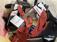 Partij handschoenen, sokken, riemen, sjaals enz. - afbeelding 1 van  3