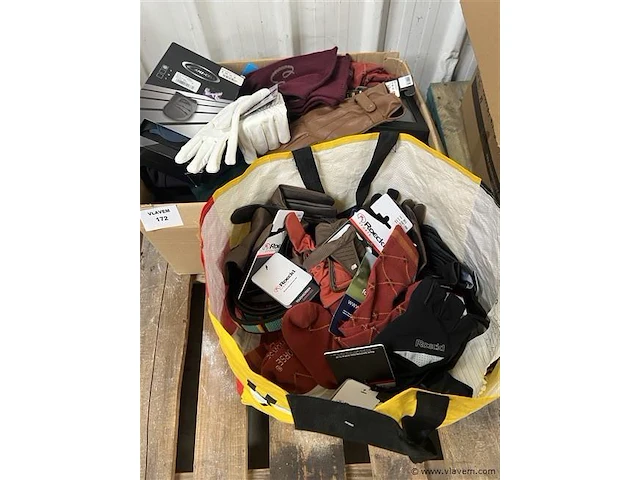 Partij handschoenen, sokken, riemen, sjaals enz. - afbeelding 3 van  3