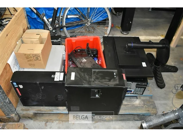 Partij hardware en kabels divers - afbeelding 1 van  4