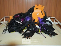 Partij heksenhandschoenen en hoedjes - afbeelding 1 van  3