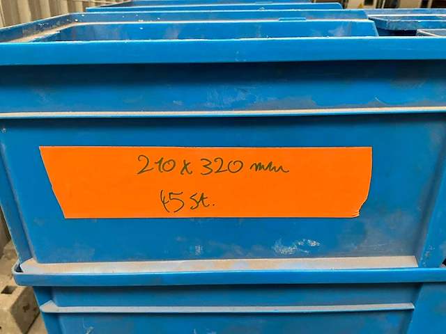 Partij hilti isolatiepluggen - magazijnsorteerbakken - ronde partytafels - afbeelding 2 van  18