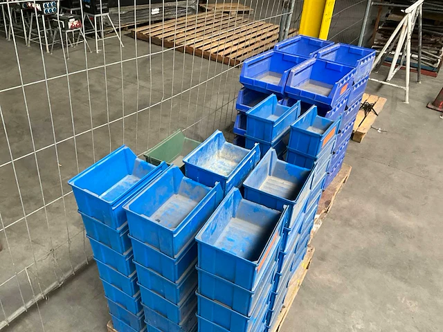 Partij hilti isolatiepluggen - magazijnsorteerbakken - ronde partytafels - afbeelding 7 van  18