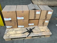 Partij hilti isolatiepluggen - magazijnsorteerbakken - ronde partytafels - afbeelding 11 van  18