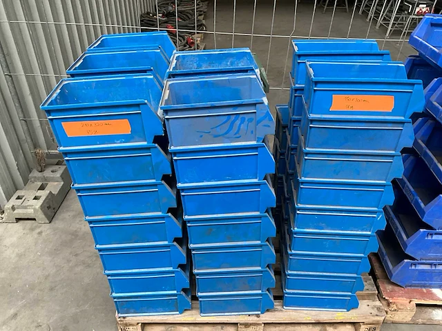 Partij hilti isolatiepluggen - magazijnsorteerbakken - ronde partytafels - afbeelding 18 van  18