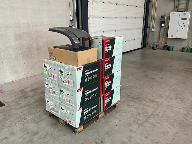 Partij honda miimo robotmaaiers (8xhrm70ec & 4xhrm40ec) - afbeelding 1 van  11