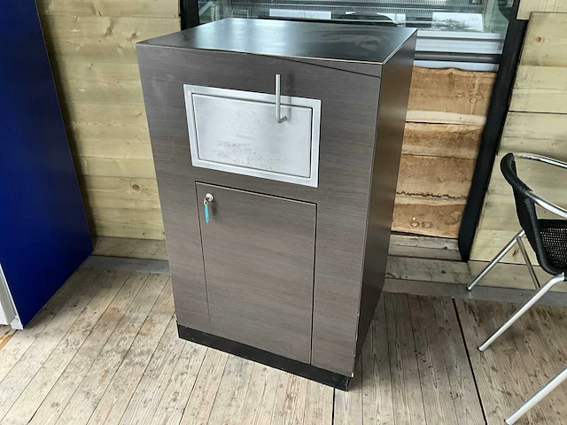 Partij horeca toebehoren vuilnisbakken (4st)-tv-verwarming-verpakkingen - afbeelding 1 van  21