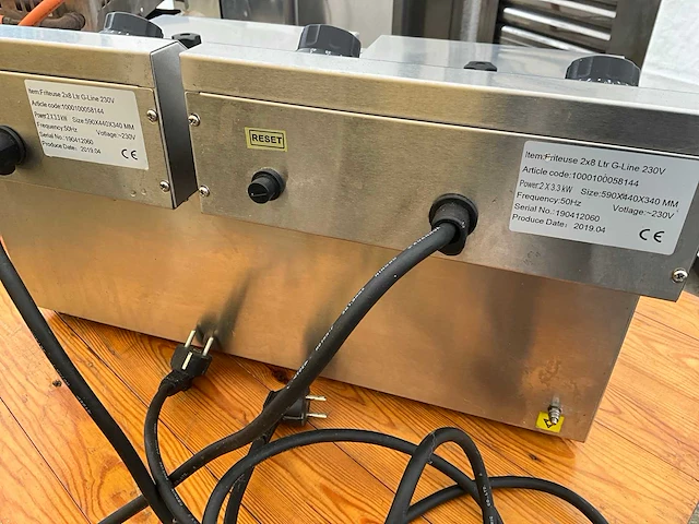 Partij horecatoestellen: dubbele friteuse, gasbrander, salamander, contactgrill - afbeelding 7 van  13