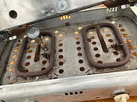 Partij horecatoestellen: dubbele friteuse, gasbrander, salamander, contactgrill - afbeelding 11 van  13