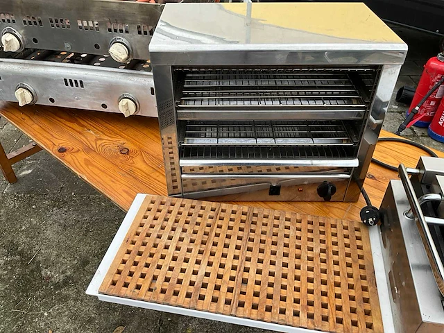 Partij horecatoestellen: dubbele friteuse, gasbrander, salamander, contactgrill - afbeelding 12 van  13