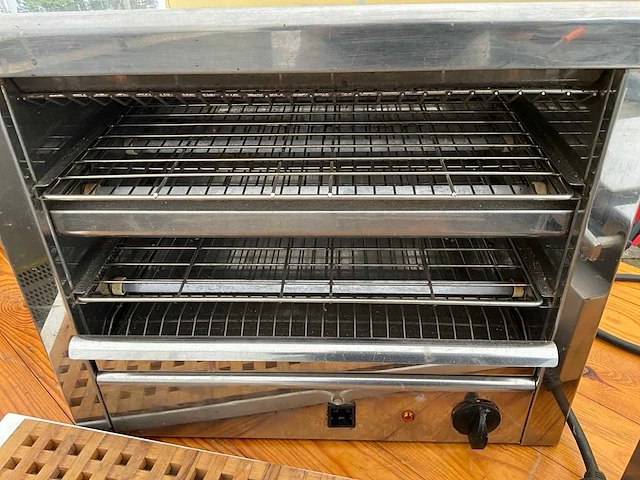 Partij horecatoestellen: dubbele friteuse, gasbrander, salamander, contactgrill - afbeelding 13 van  13