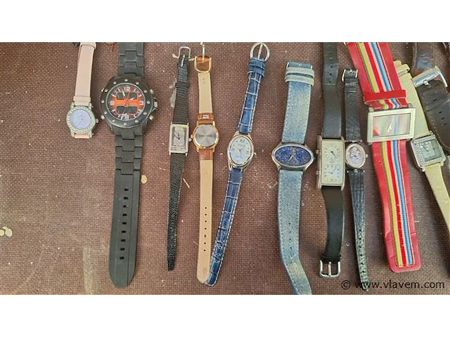 Partij horloges - afbeelding 7 van  9