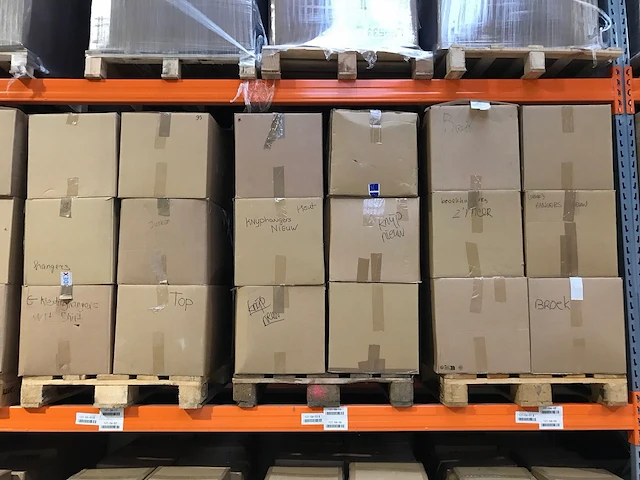 Partij hotelkwaliteit kledinghangers 17.000 stuks - afbeelding 2 van  13
