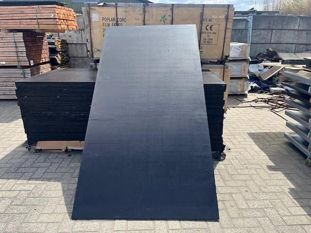 Partij hout 2500x1250x18mm 50 stuks - afbeelding 1 van  1