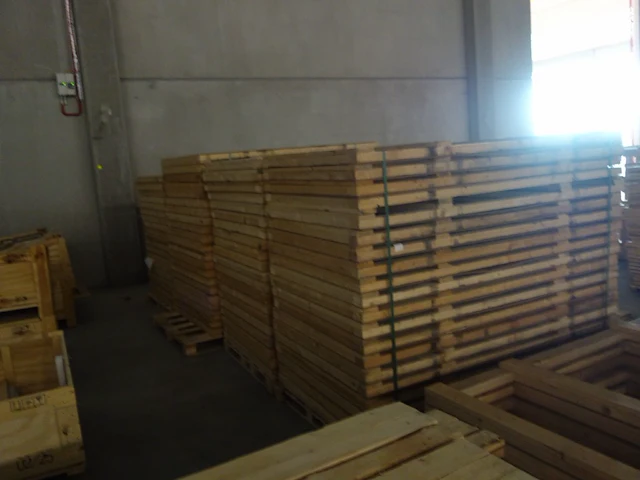 Partij hout + houten kisten - afbeelding 3 van  14