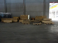 Partij hout + houten kisten - afbeelding 1 van  14