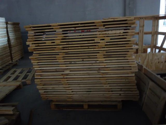 Partij hout + houten kisten - afbeelding 10 van  14