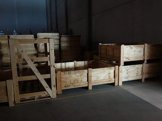 Partij hout + houten kisten - afbeelding 12 van  14