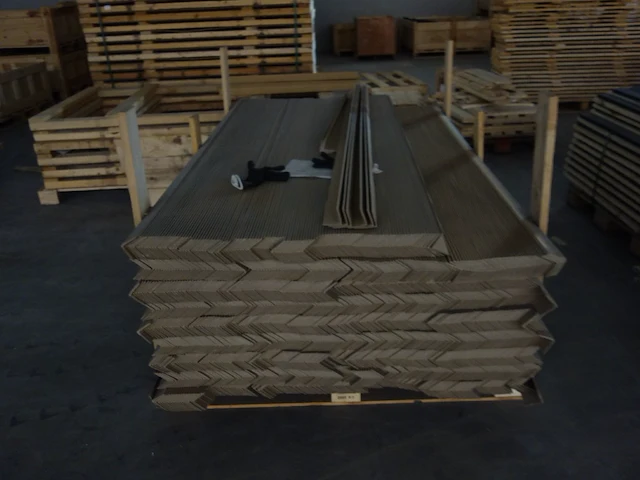 Partij hout + houten kisten - afbeelding 13 van  14